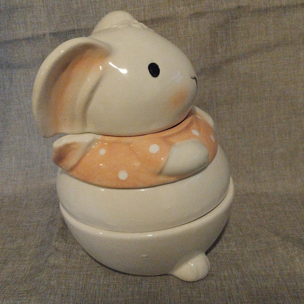 10 Strawberry Street Ceramic Daisy Rabbit Stackable Measuring Cups - Picture 2 of 14